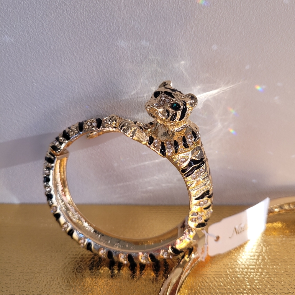 Stunning Natasha Tiger Bracelet. Sparkly. Gold Tone. New. - Picture 12 of 12